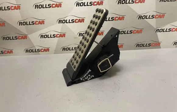 Mercedes-Benz E C207 W207 Accelerator throttle pedal A2043000200 0375