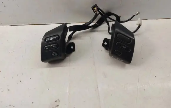 Steering wheel buttons/switches
