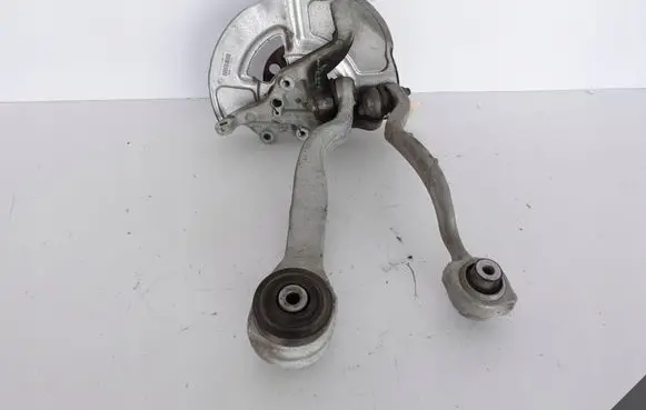 Mercedes-Benz CLS C218 X218 Front wheel hub spindle knuckle A2124201544