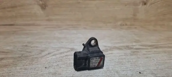 Volvo S70 V70 V70 XC Air pressure sensor 046130385A