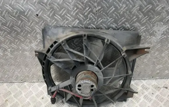 Hyundai Lantra II Radiator cooling fan shroud