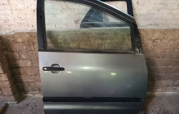 Volkswagen Sharan Front door