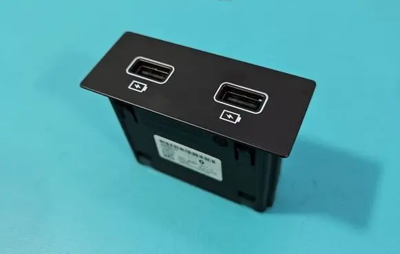 Renault Trafic III (X82) USB socket connector 280230033R IMPRK1551630