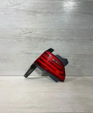 Tailgate rear/tail lights