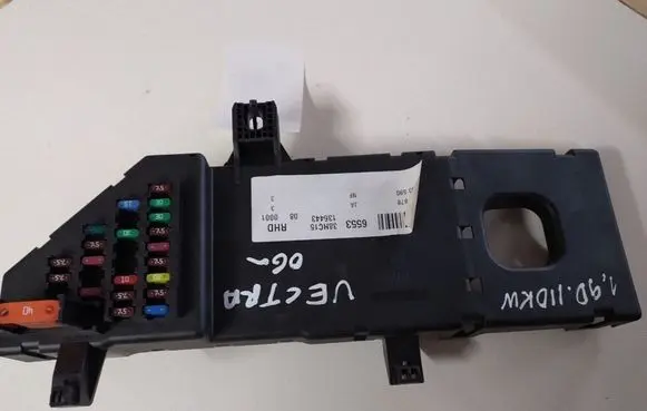 Opel Vectra C Fuse module 13223678 518897004