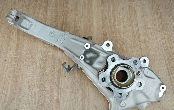 BMW X5 G05 Front wheel hub spindle knuckle 6876655 6890070