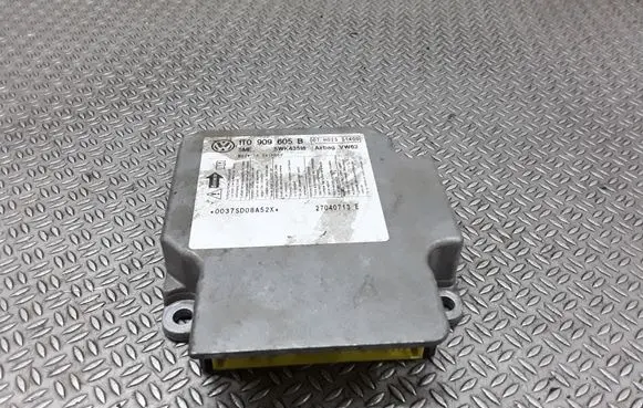 Volkswagen Touran I Airbag control unit/module 1T0909605B