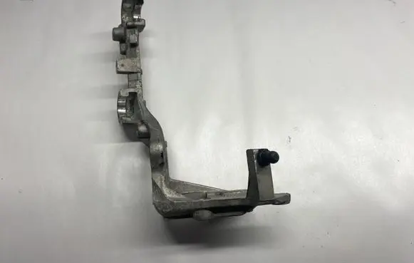 Mercedes-Benz C W205 Air filter cleaner box bracket assembly A6510940427 6510940427