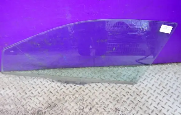Honda Civic Front door window glass four-door