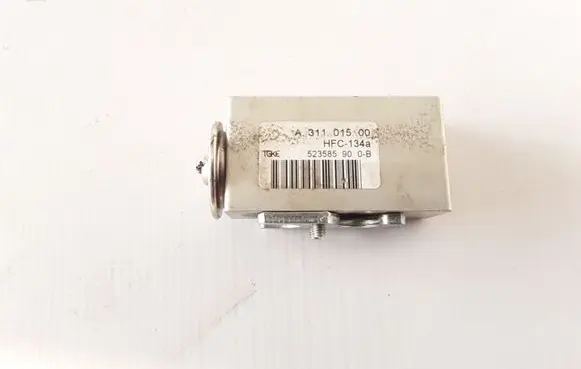 Renault Master III Coolant heater control valve 