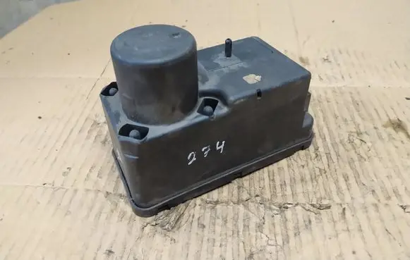 Volkswagen Golf III Central locking vacuum pump 357962257