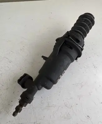 Clutch slave cylinder