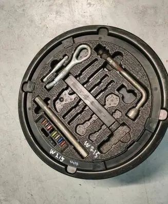 Mercedes-Benz CL C215 Tool set