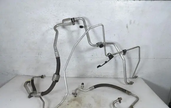Dacia Sandero Air conditioning (A/C) pipe/hose 924809007
