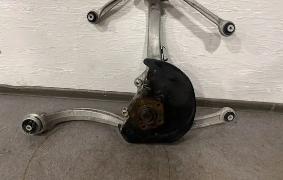 Audi Q7 4M Front wheel hub spindle knuckle 4m0407242J 4m0407156d 4m0407696c