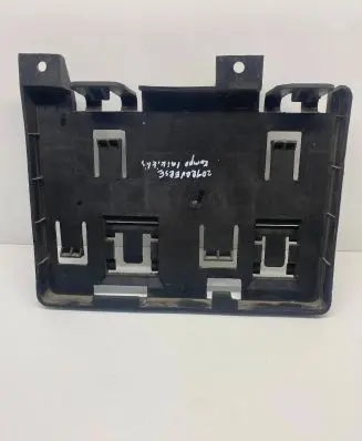 Chevrolet Traverse II Engine control unit holder 84672986