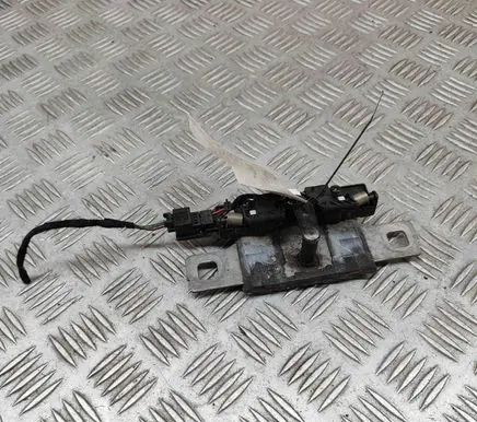 Audi Q7 4M Rear door lock loop/hook striker 80A827507