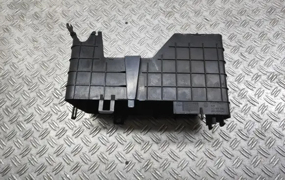 Volkswagen PASSAT B7 Battery box tray 3C0915335