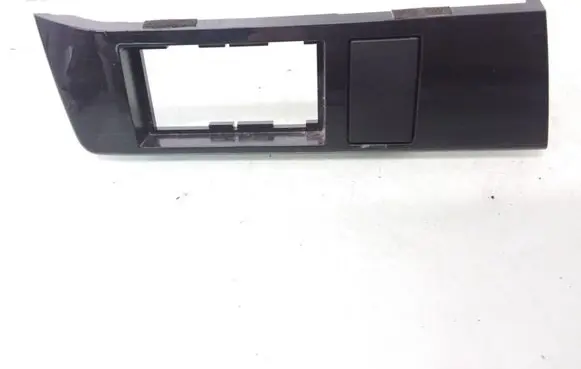 Dashboard glove box trim