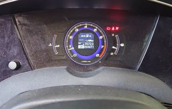 Speedometer (instrument cluster)