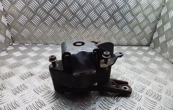 Toyota Prius (XW20) Engine mount bracket