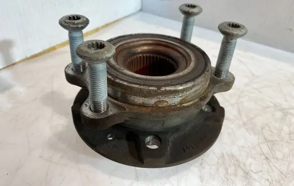 Audi S5 Front wheel hub