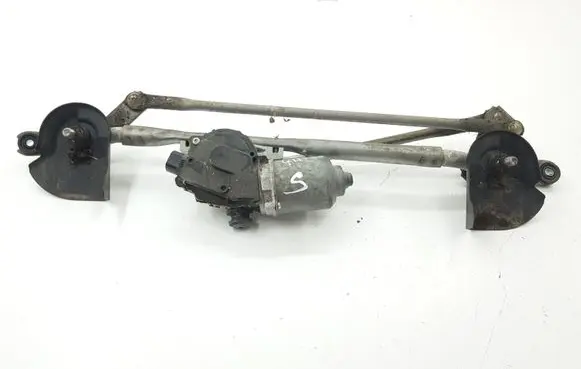 Mitsubishi Outlander Front wiper linkage and motor