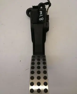 Mercedes-Benz ML W164 Accelerator throttle pedal A1643000104