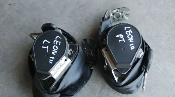Seat Leon (5F) Seat belt trim 105KM