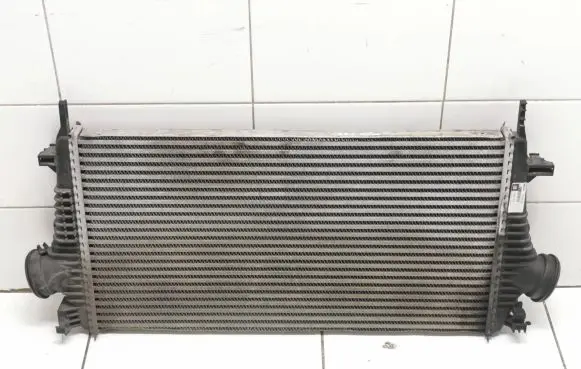 Opel Insignia A Intercooler radiator 13241751 P1831001