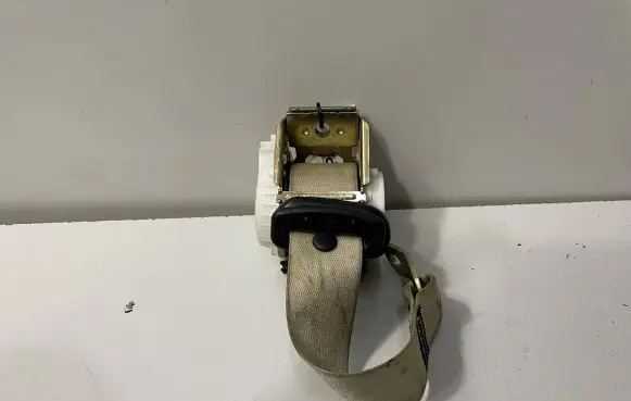 BMW 6 E63 E64 Rear seatbelt 7111369