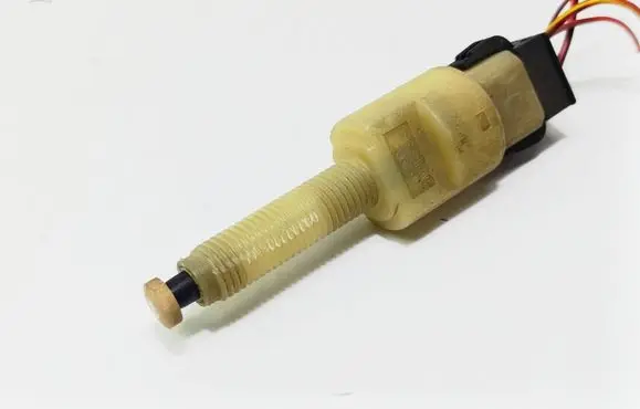 Volkswagen PASSAT B5 Brake pedal sensor switch 4A0945515A