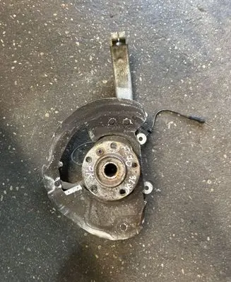 BMW X5 E70 Front wheel hub 6773783