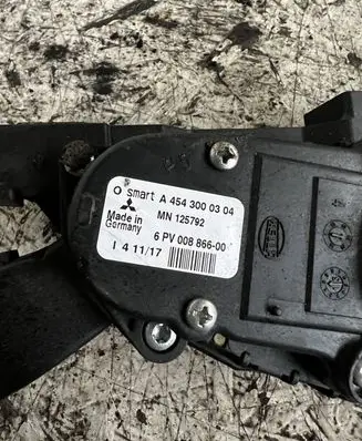 Mitsubishi Colt Accelerator throttle pedal A4543000304