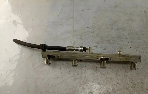 BMW 3 E46 Fuel main line pipe P1743 21132