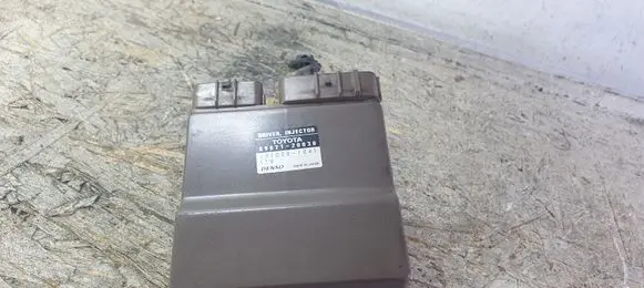 Toyota Corolla E120 E130 Fuel injection control unit/module 8987120030