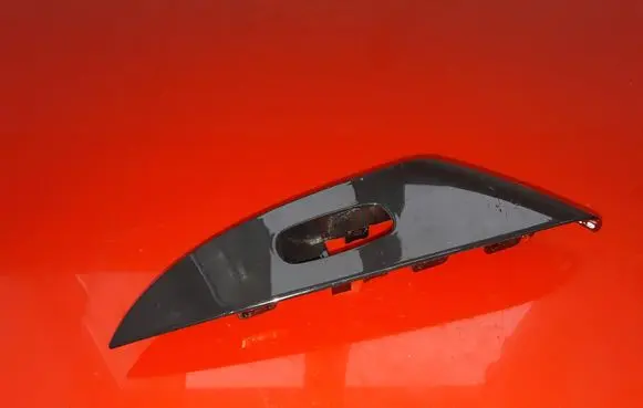 Nissan Leaf I (ZE0) Rear door window switch trim 829613NA0A