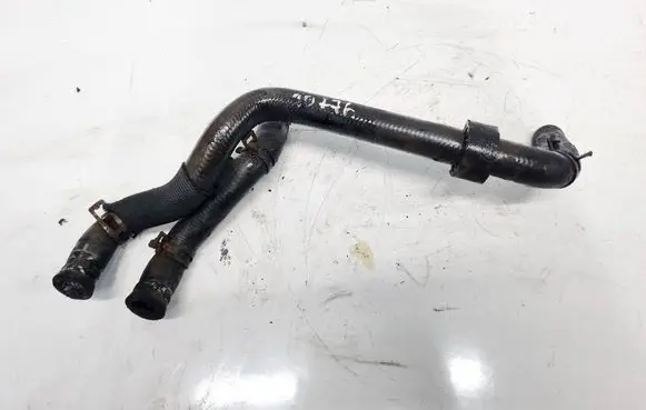 Volkswagen PASSAT B5.5 Engine coolant pipe/hose