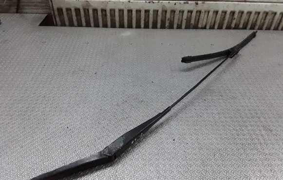 Ford Focus Windshield/front glass wiper blade 4M5117526CB