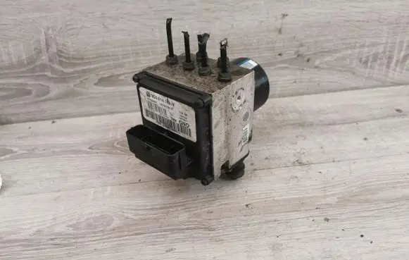 Volkswagen PASSAT B6 ABS Pump 3C0614109N
