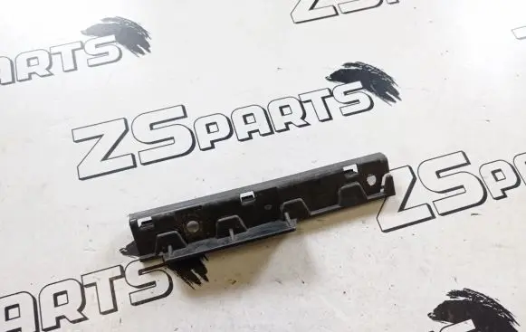 BMW 5 E60 E61 Front bumper mounting bracket 7066227