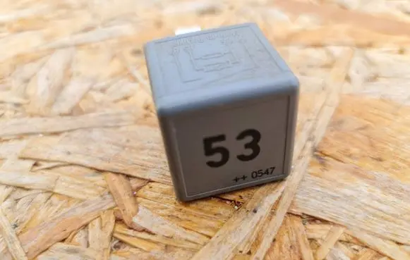 Volkswagen PASSAT B6 Other relay 141951253B V23134B52X227