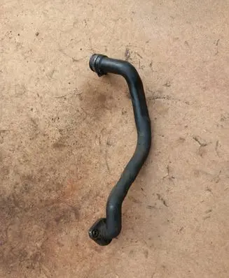 Volkswagen PASSAT B5 Breather hose/pipe 028103491J