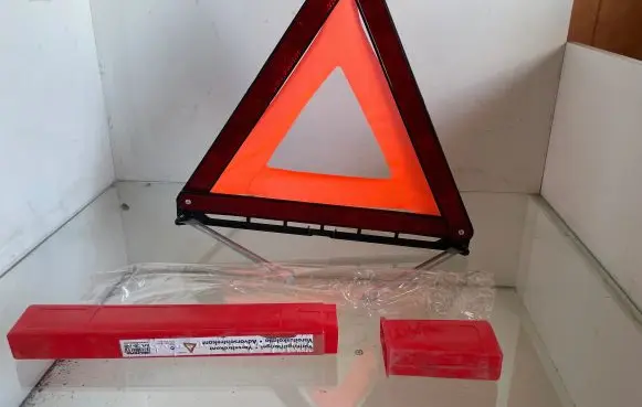 Toyota Corolla Verso E121 Emergency warning sign 38206