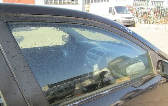 Honda Civic Front door window glass four-door 