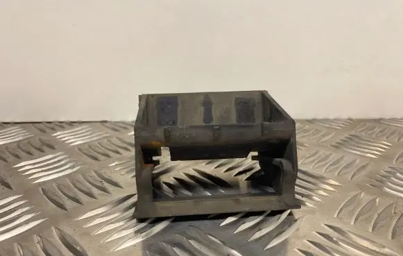BMW X6 E71 Radiator mount bracket 7533537