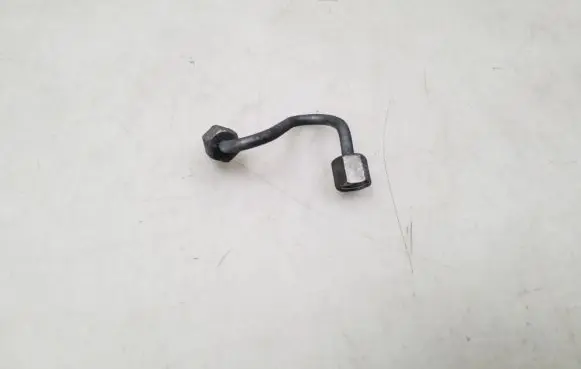 Volkswagen PASSAT B7 Fuel injector supply line/pipe 