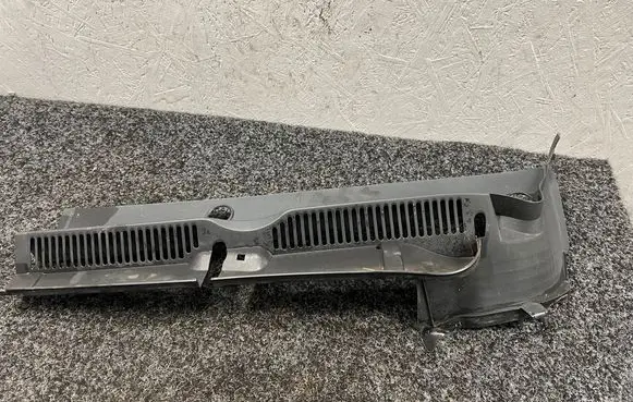 Volkswagen Touran III Wiper trim 5TB819403D