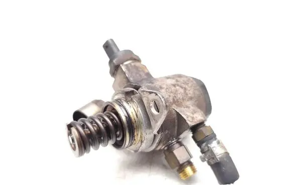 Audi A3 S3 8P Fuel injection high pressure pump 03C127026C