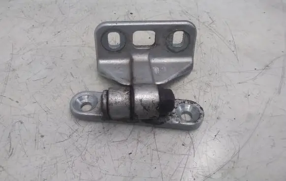 Mercedes-Benz E W211 Rear door upper hinge